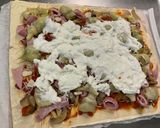 Une image de l'étape 11 de Pizza jambon tomate artichaut champignons emmental et mozzarella.