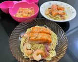 Foto langkah ke 7 dari resep Spaghetti Aglio Olio with Baked Salmon.