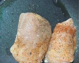 Foto del paso 3 de la receta: Rollitos de pollo rellenos de queso crema