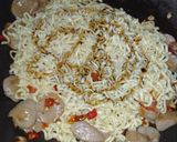 Foto langkah ke 5 dari resep Mie Telur (Goreng).