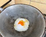 Foto langkah ke 1 dari resep Telur ceplok kecap pedas.