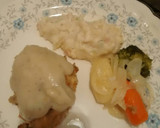 Foto del paso 9 de la receta: Pechugas empanizadas con salsa velouté, guarnición puré de papa y verduras caramelizadas