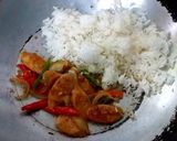 รูปขั้นตอนการทำที่ 4 ของ ข้าวผัดแหนมน้ำพริกเผา