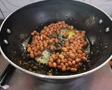 A picture of step 2 of Curry leaves chutney.