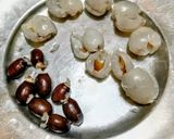 मावा स्टफ्ड लीची इन आमरस (नो फायर कुकिंग रेसिपी) रेसिपी चरण 5 फोटो