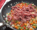 Foto del paso 2 de la receta: Macarrones integrales con carne picada