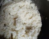 Foto langkah ke 3 dari resep Nasi Liwet Daun Jeruk.