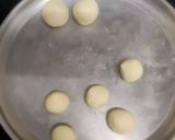 A picture of step 2 of Tri colour coconut ladu.