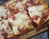 A picture of step 7 of Mozeralla and sausage Pizza.