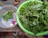 Foto langkah ke 1 dari resep Sayur Bening Bayam-Kemangi.