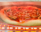 Foto langkah ke 9 dari resep Pizza homemade.