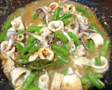 Foto langkah ke 2 dari resep Cumi oseng buncis pedas.