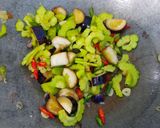 Foto langkah ke 6 dari resep Oseng Pare,Terong, dan Pokcoy.