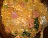 Foto langkah ke 6 dari resep Seblak kwetiaw sosis ala Diva Desta.