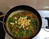 A picture of step 9 of Capsicum prawns.