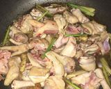Hình bước làm 3 của món Lẩu gà hầm sả