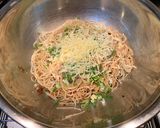 Foto langkah ke 5 dari resep Garlic Noodle with Prawn.