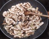 Gombás melegszendvics recept fázis 2 fotója