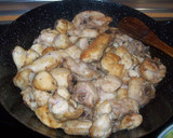 Foto del paso 1 de la receta: Pollo en pepitoria