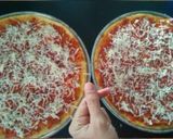 Foto langkah ke 4 dari resep Simple Pizza homemade.