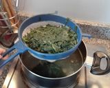Foto del paso 2 de la receta Pasta y espinacas al horno con salsa de queso