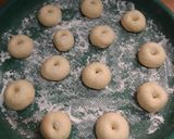 Foto langkah ke 4 dari resep Donat Meizena.