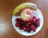 A picture of step 1 of Apple, banana, raspberry smoothie 🥤.