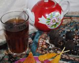 A picture of step 5 of Persian style black tea with dried lime.