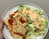 Foto langkah ke 4 dari resep TELUR GULUNG NASI DENGAN SALAD (rice egg roll with salad) by irre_desirre.