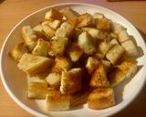 Szárzeller krèmleves fokhagymás krutonnal recept fázis 8 fotója