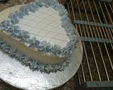 A picture of step 6 of 3 color cream cake.