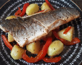 Foto del paso 6 de la receta: Lubina a la plancha con patatas, guindilla y limón