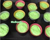 Foto langkah ke 5 dari resep Keto Pandan Cheesecake Muffins.