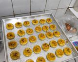 Foto langkah ke 2 dari resep Garlic Cheese Cookies.