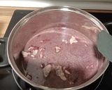 Foto del paso 4 de la receta Estofado de pollo tinto a las finas hierbas con patatas