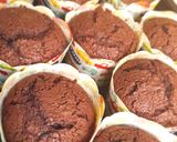 Foto langkah ke 4 dari resep Coconut Chocolate Cupcake.