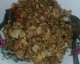 Foto langkah ke 4 dari resep Nasi goreng saus tiram rumahan.