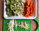 Foto langkah ke 1 dari resep Sauteed Sausage and Veggies #dapurwiwin 👩🏻‍🍳.