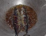 Foto langkah ke 3 dari resep Ikan Layang Goreng Asam.