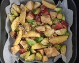 Foto del passaggio 4 della ricetta Terrina di patate, mele e cavoletti di Bruxelles
