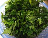 Foto langkah ke 1 dari resep Tumis Daun Pepaya Jepang plus Ikan Asin Gunting.