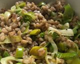 A picture of step 4 of Leek and broccoli spelt risotto - vegan.