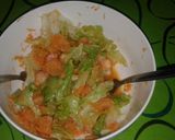 Foto del paso 3 de la receta: Tortilla de zapallito con ensalada de tomate lechuga y zanahoria