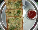 चीझ गार्लिक ब्रेड (cheese garlic bread recipe in marathi) रेसिपी स्टेप 4 फोटो 