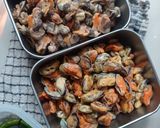 Foto langkah ke 1 dari resep Duo Kerang Bumbu Cabe Ijo.