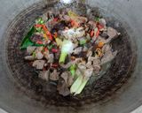 Foto langkah ke 4 dari resep Tumis Ati Ampela Kemangi Pedas.