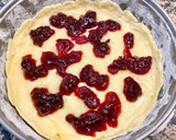 Foto del paso 8 de la receta: Pastel de crema y mermelada de cerezas