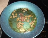 Φωτογραφία βήματος 5 της συνταγής Linguini με μικρά καλαμαράκια σε βαθυ-κόκκινη σάλτσα