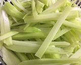 Hình bước làm 4 của món Mực xào su su