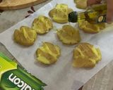 A picture of step 3 of Smashed Pizza Potatoes.